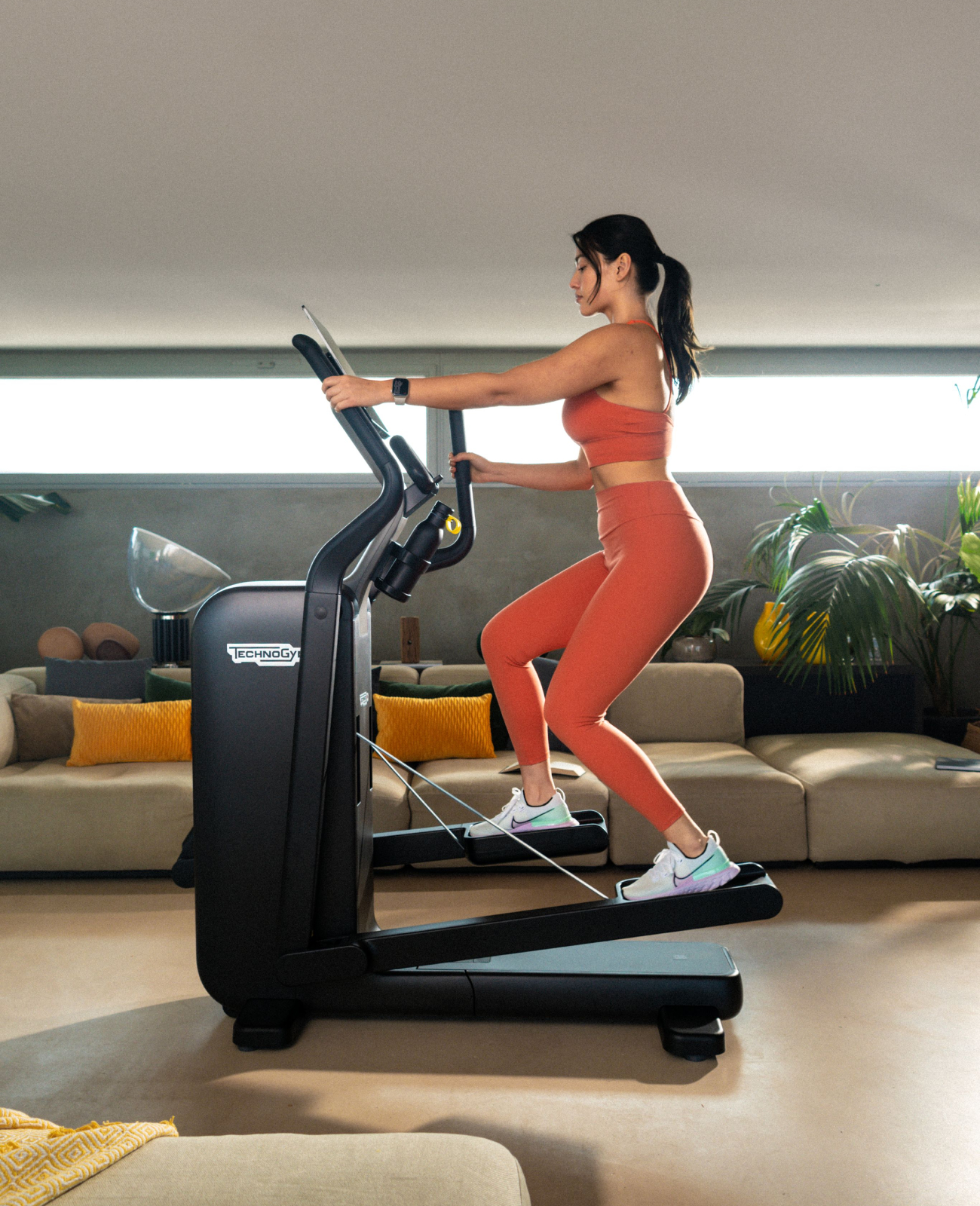 machine-elliptical-for-cardio-workouts-benefits-and-workout-4