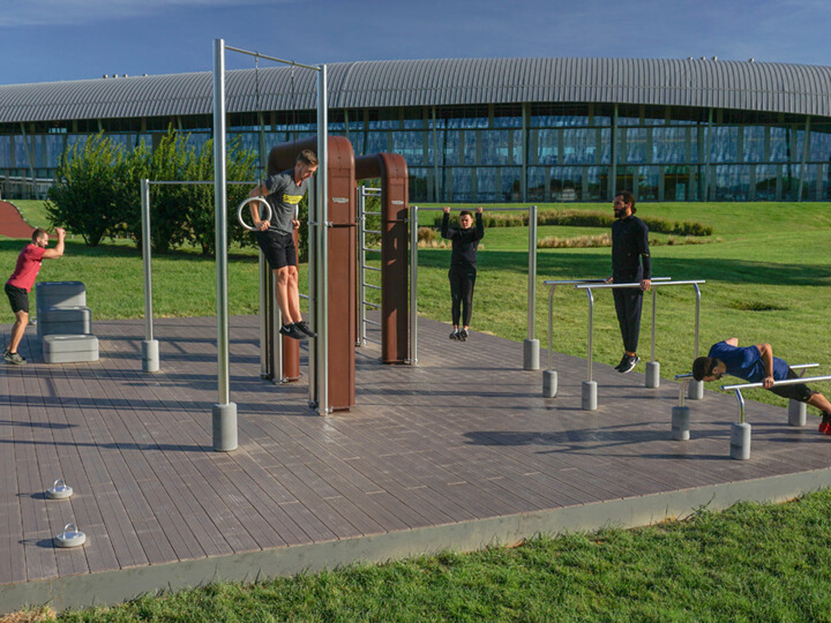 outdoor-carousel-item