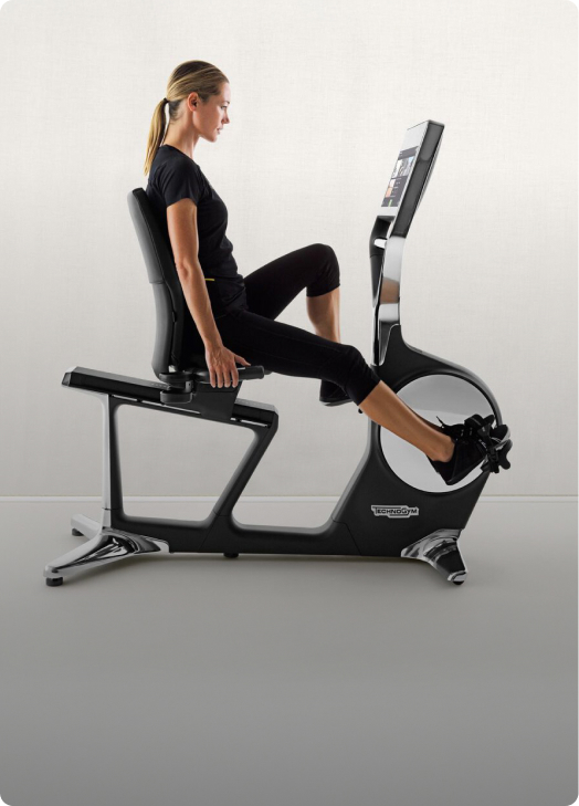 woman-technogym-recline-personal