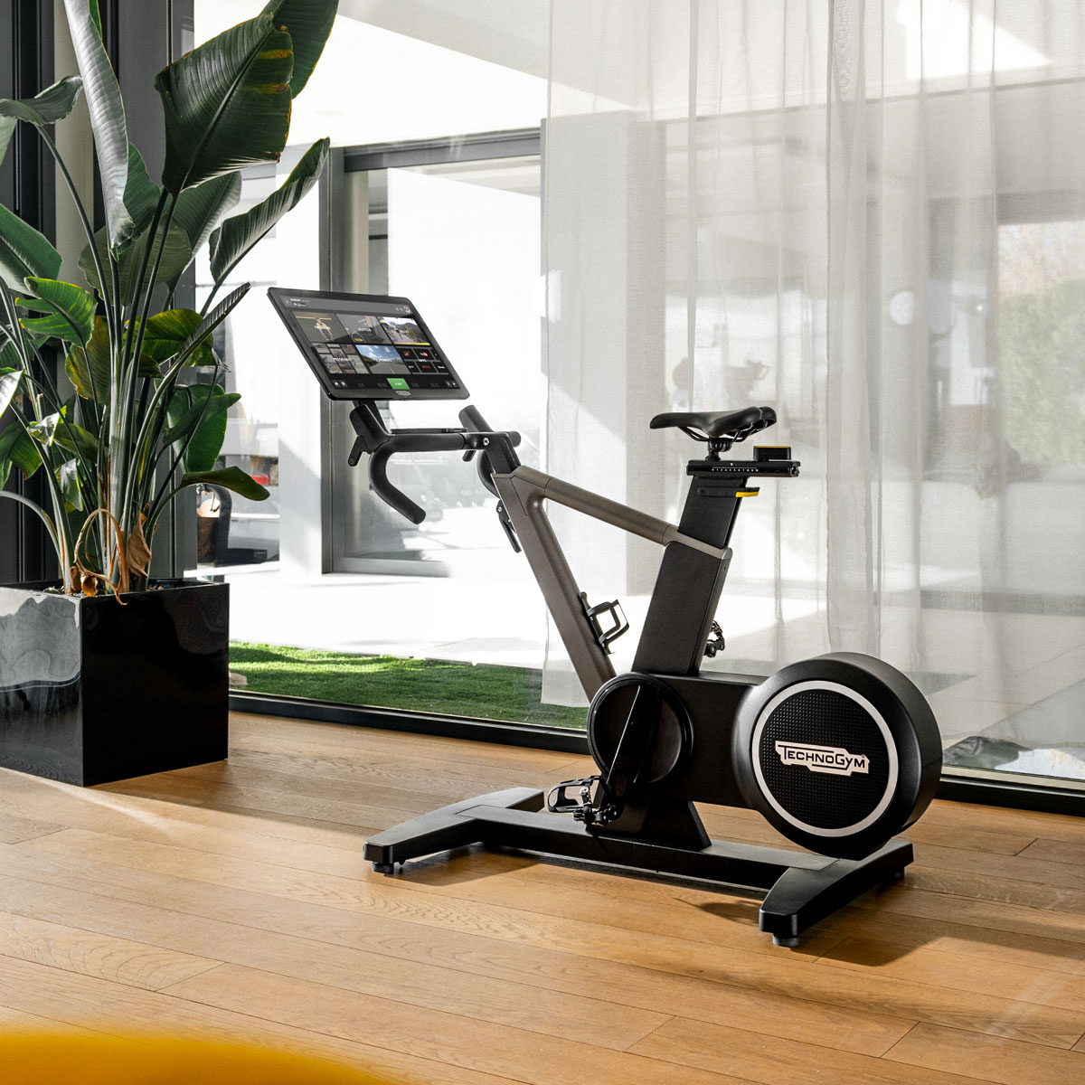 Technogym Bike: プロ仕様のホームエクササイズバイク | Technogym 日本