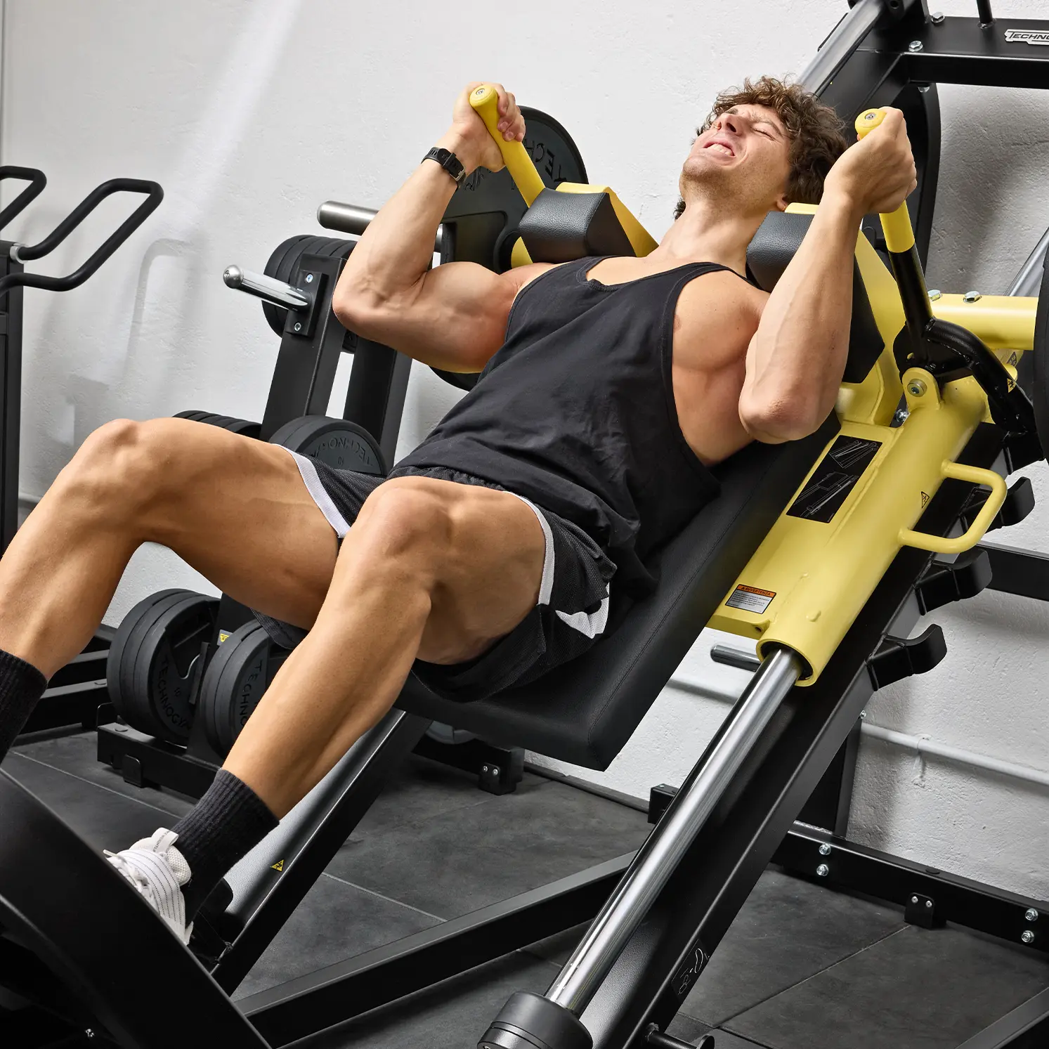 ピュアストレングス ショルダープレス | テクノジム | Technogym 日本
