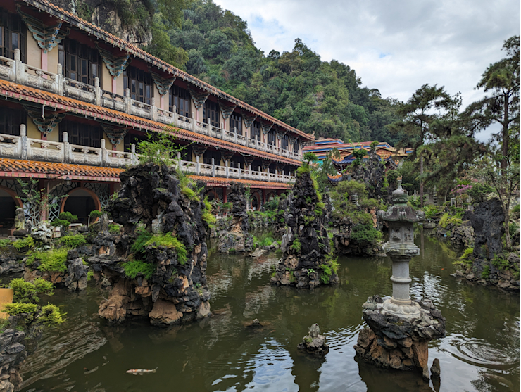 Chrám Sam Poh Tong Chrám Sam Poh Tong