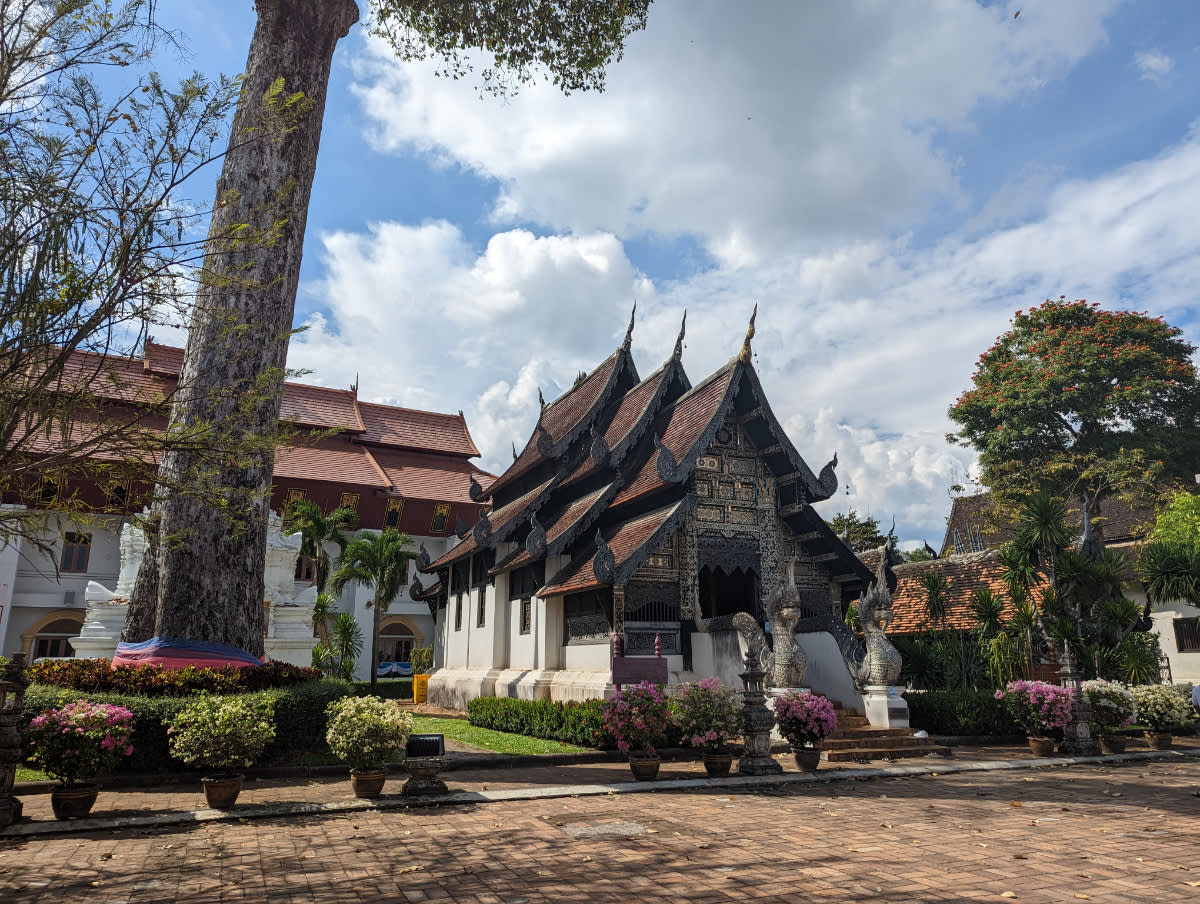 Okolí Chedi Luang