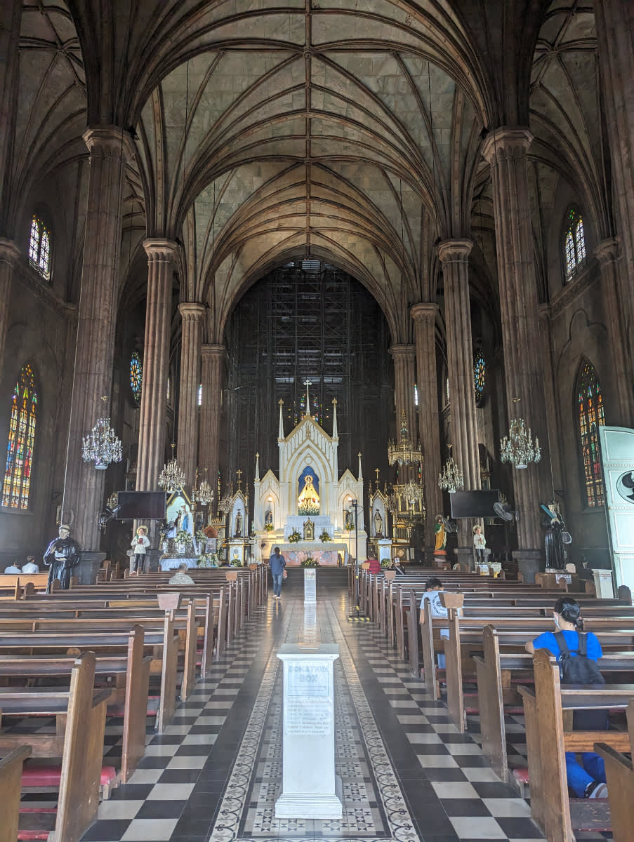 Oltář v Basilice sv. Štěpána