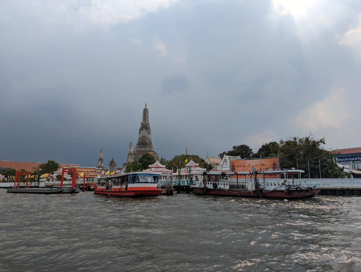 Pohled na chrám Wat Arun