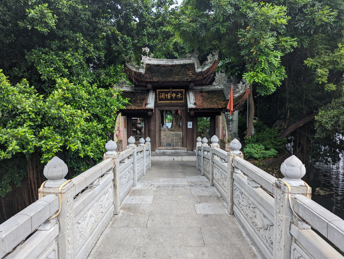 Chrám Den Thuy Trung Tien