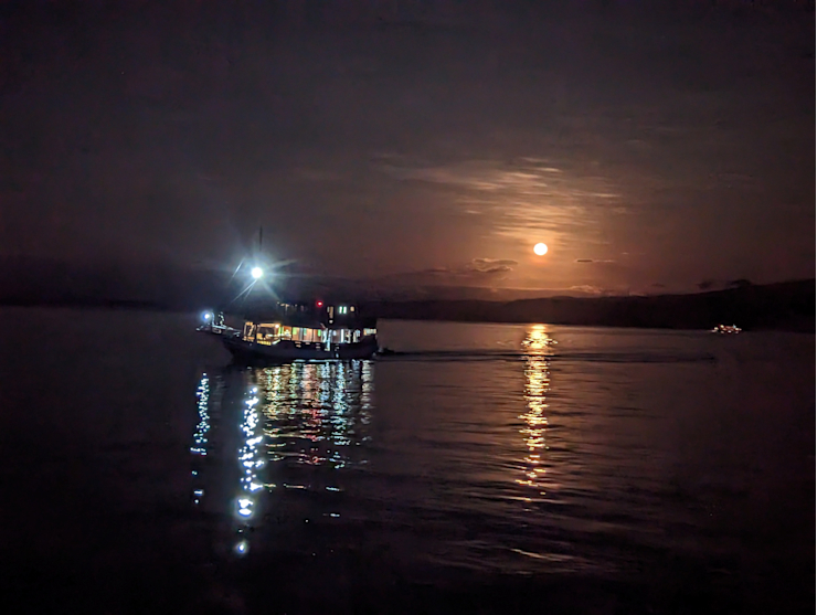 Oranžový měsíc Oranžový měsíc