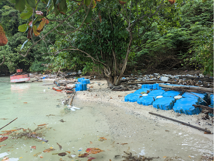 Plastová pláž Plastová pláž