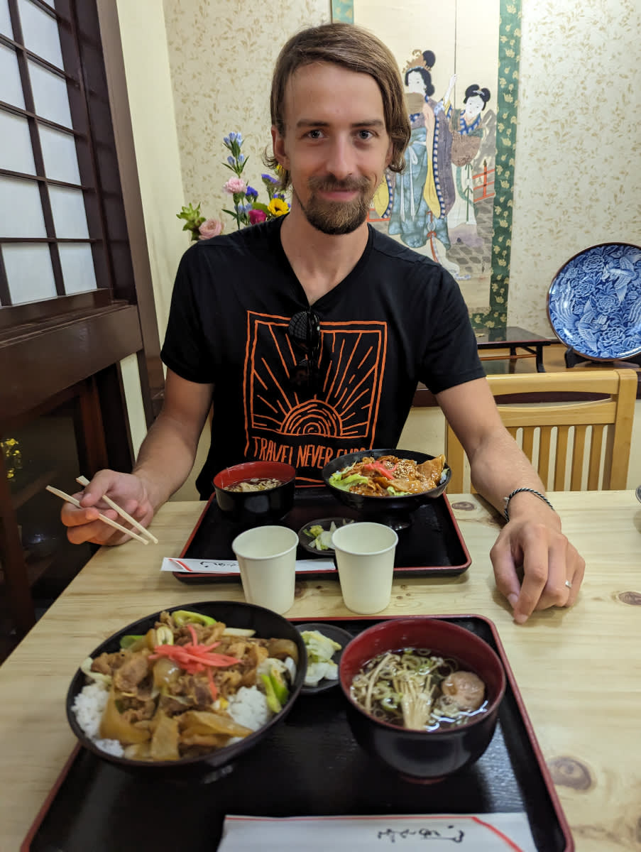Shogayaki (vepřové se zázvorem) a Butadon (vepřové se zkaramelizovanou sojovkou)
