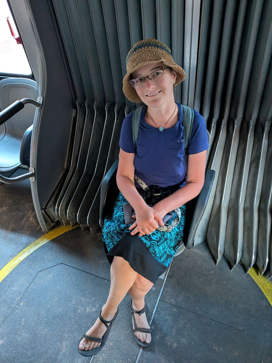 V autobuse
