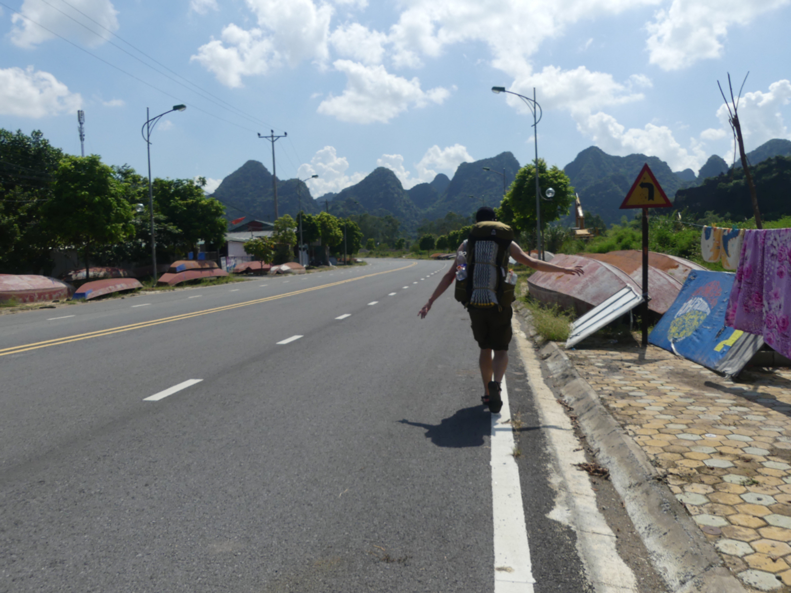 Busem, pěšky, lodí, na kole i limuzínou Busem, pěšky, lodí, na kole i limuzínou