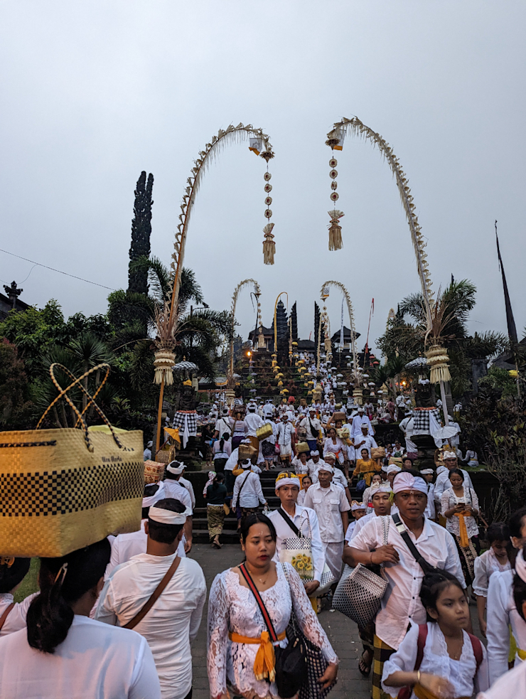 Davy v Chrámu Besakig Davy v Chrámu Besakig