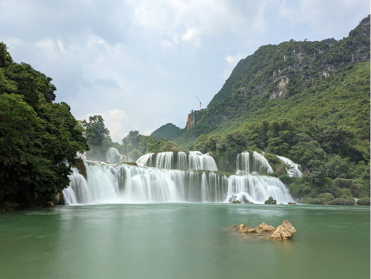 Jedny z největších vodopádů Vietnamu Jedny z největších vodopádů Vietnamu