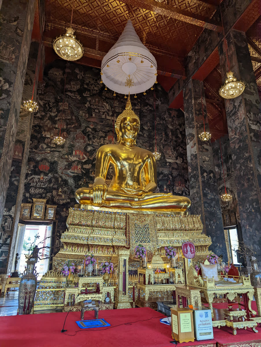 Zlatý Buddha v chrámu Wat Suthat Thepwararam