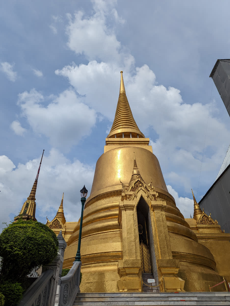 Zlatá stoupa u chrámu Wat Phra Kaeo