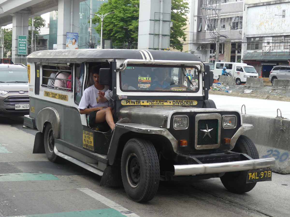 První jeepney