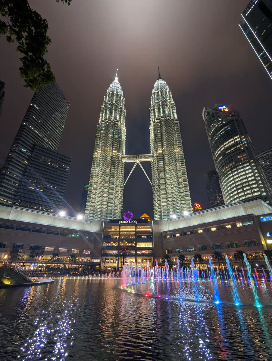 Noční Petronas towers