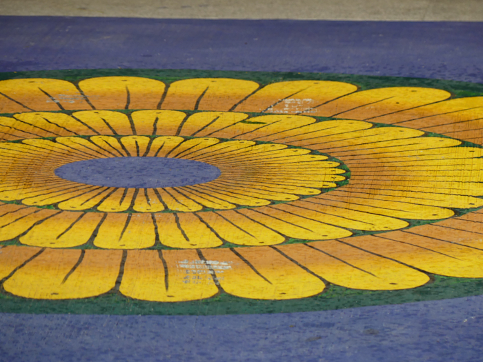 Hinduistická mandala na ulici