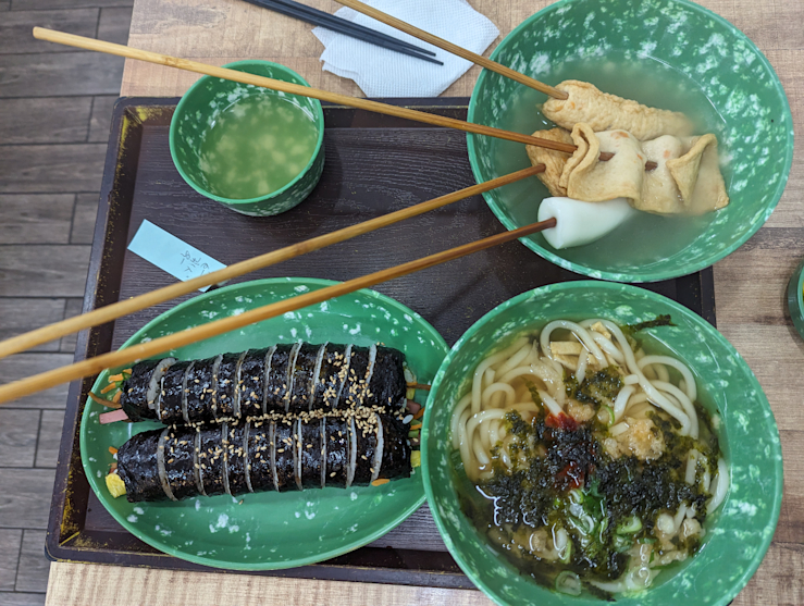 Gimbap, udon a fish cake