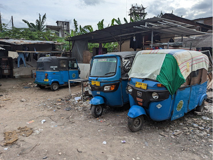 Tady asi nejsme správně Tady asi nejsme správně