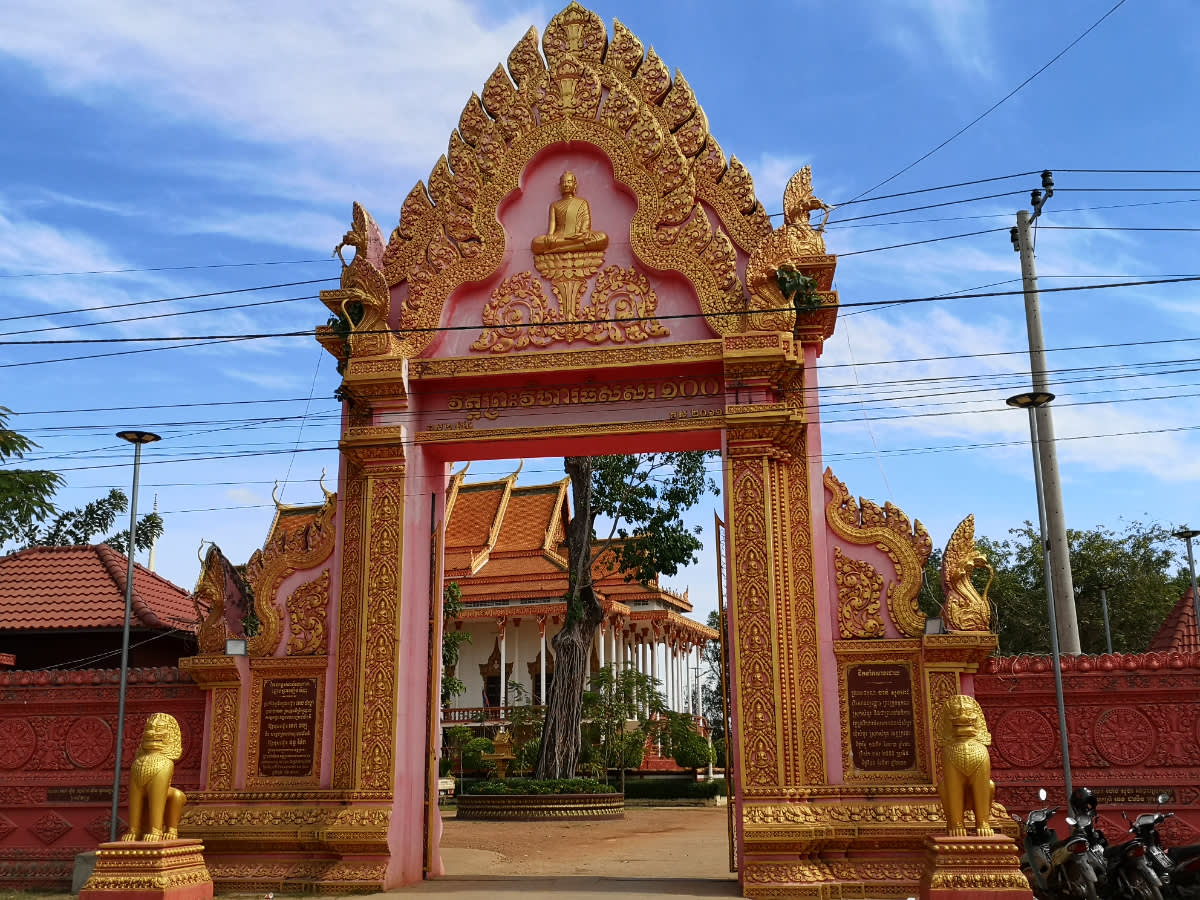 Wat 100-Column Pagoda