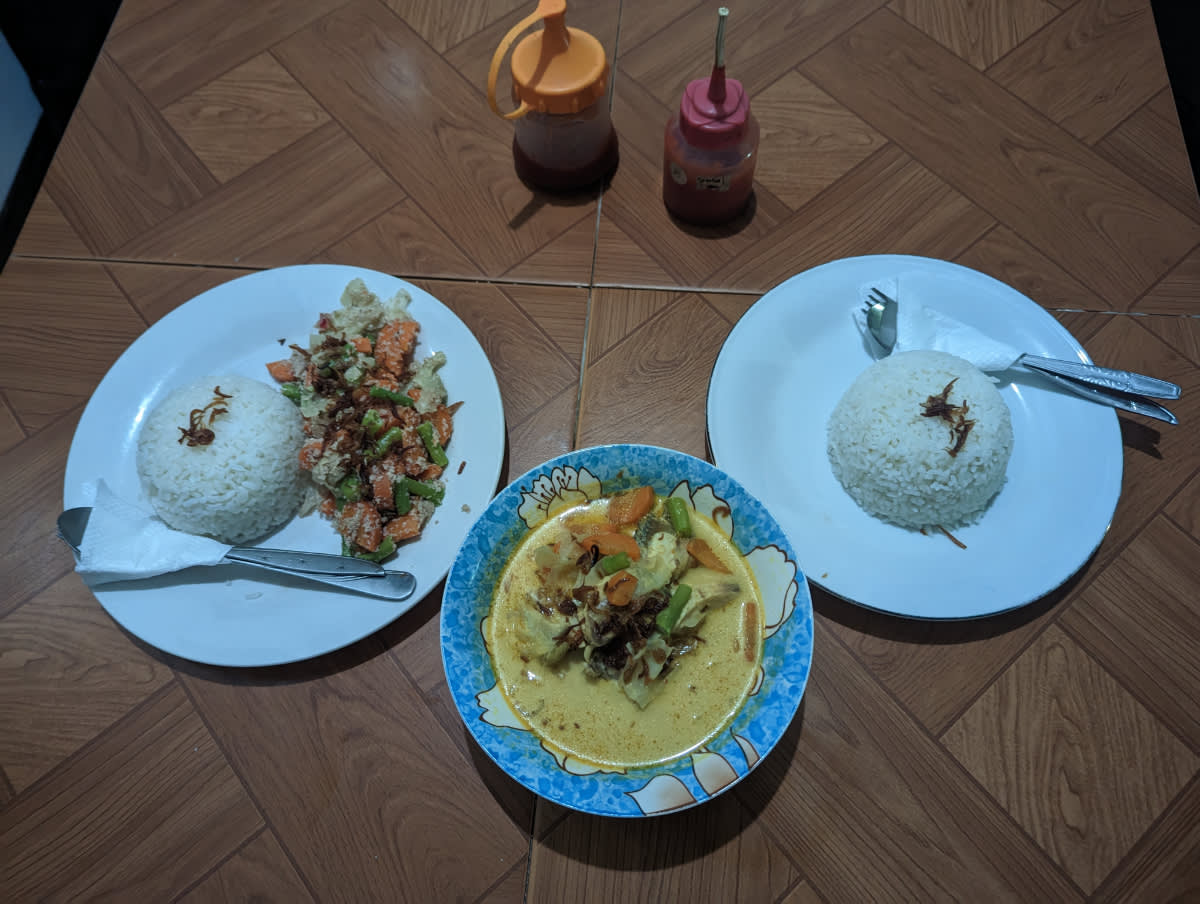 Urap urap a rybí kari