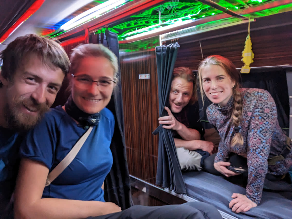 Cesta nočním autobusem