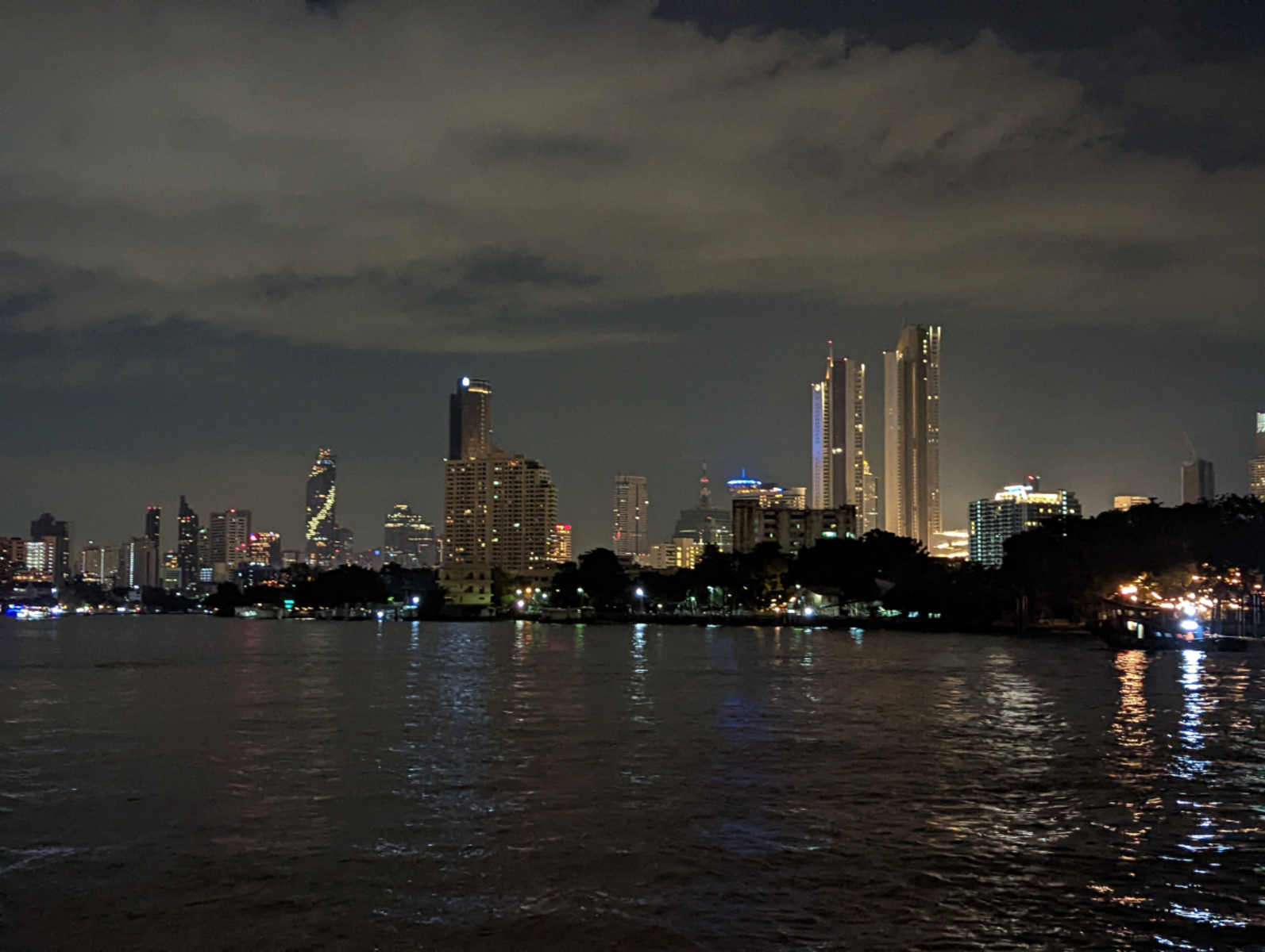 Baví tě Bangkog? Baví tě Bangkog?