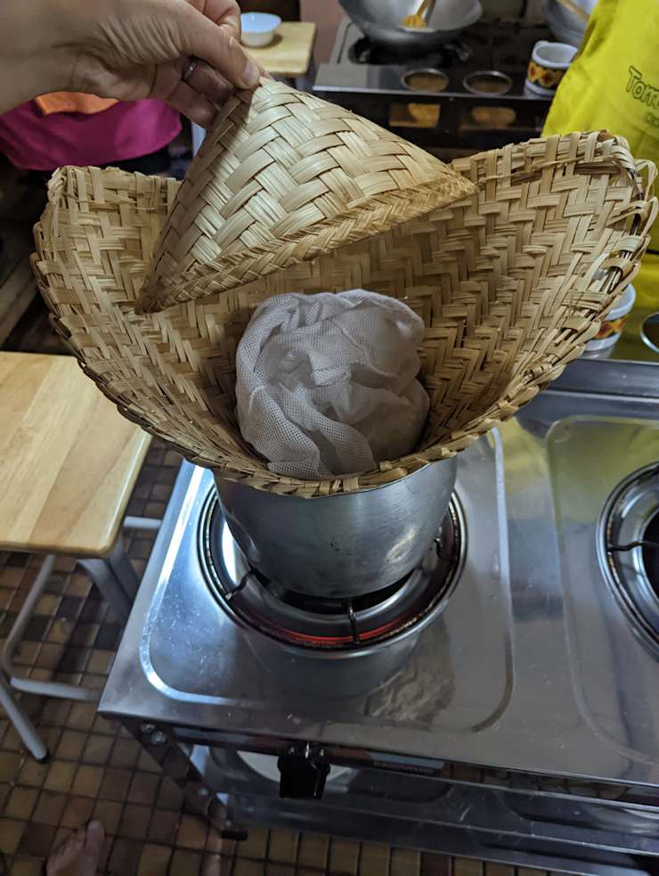 Sticky rice - rýže vařená v páře Sticky rice - rýže vařená v páře