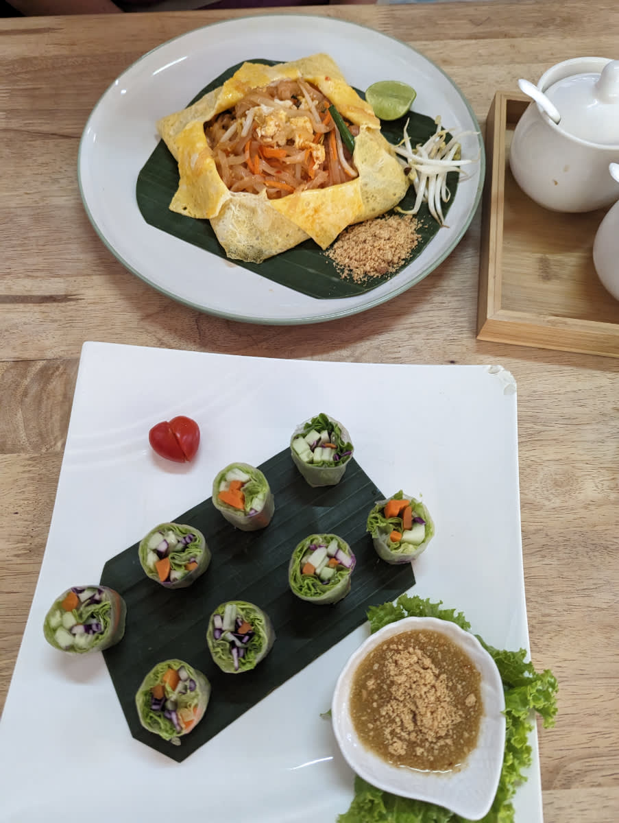 Fried rice pattaya a jarní závitky 