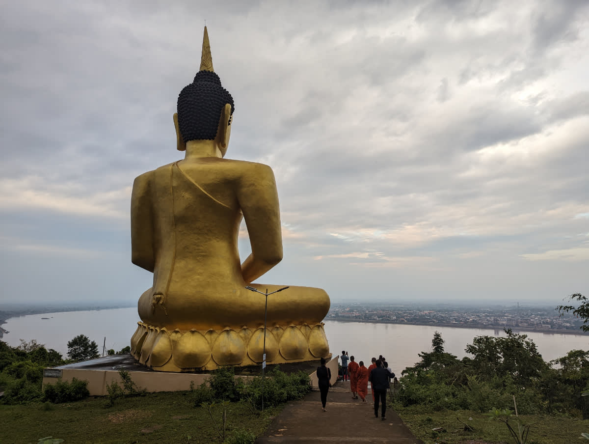 Mega zlatý Buddha