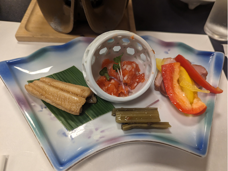 Tataráček z lososa a uzený úhoř Tataráček z lososa a uzený úhoř