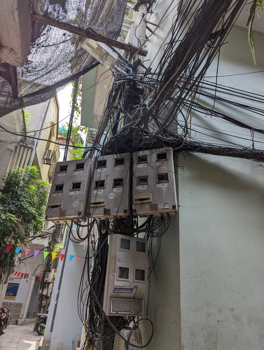 Elektrické vedení je trošku punk