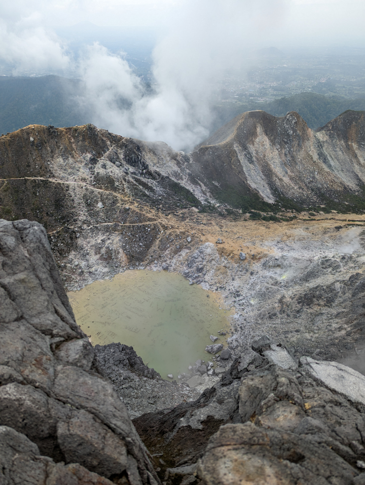 Pohled do kráteru Pohled do kráteru