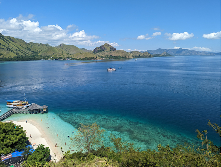 Azurová čirá voda Azurová čirá voda