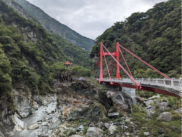 Červený most s kapličkou Červený most s kapličkou