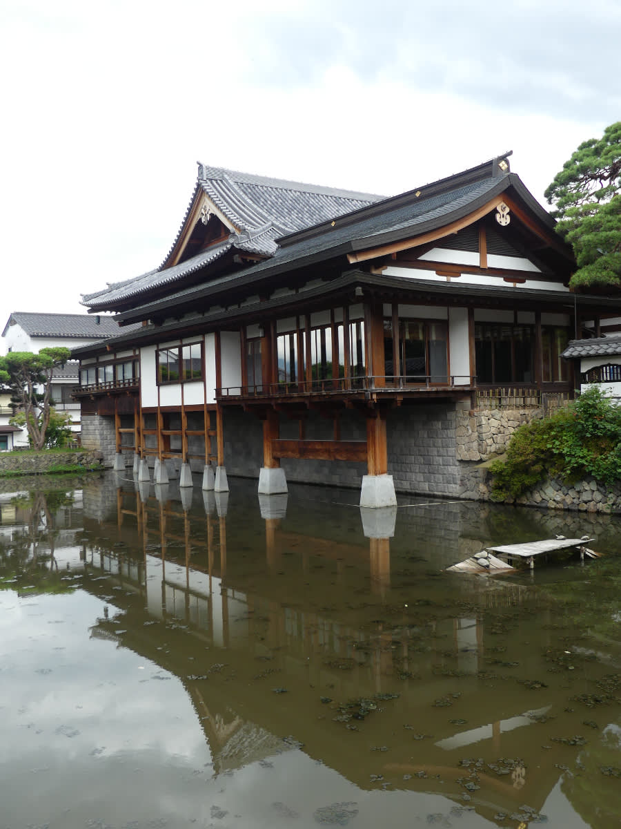 Okolí chrámu Zenko-ji