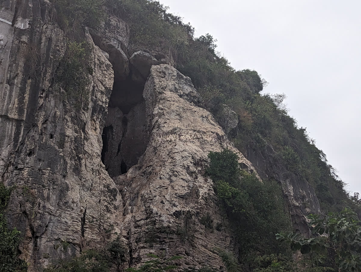 Bat cave (Netopýří jeskyně))
