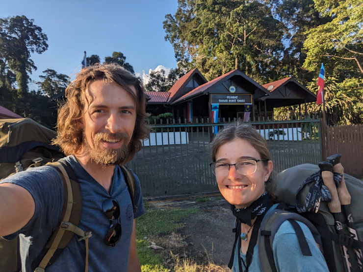 Naštěstí odjíždíme Naštěstí odjíždíme