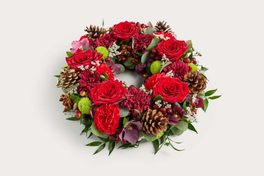 COP93966 FloristsChoice AutumnWinterWreath Hero 22080 RGB RT
