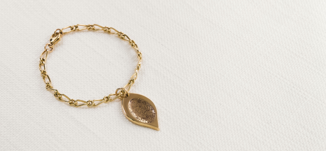 Recollections Jewellery: Gold Locket for Ashes Bracelet