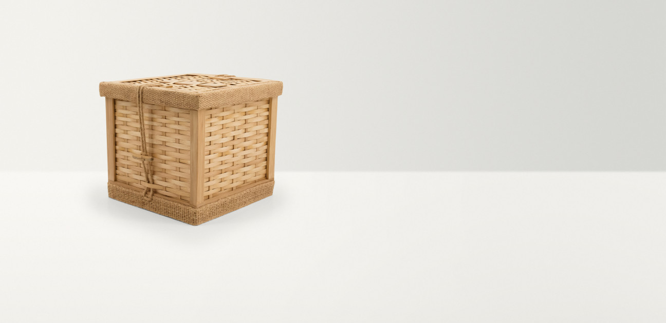 Square woven bamboo casket 