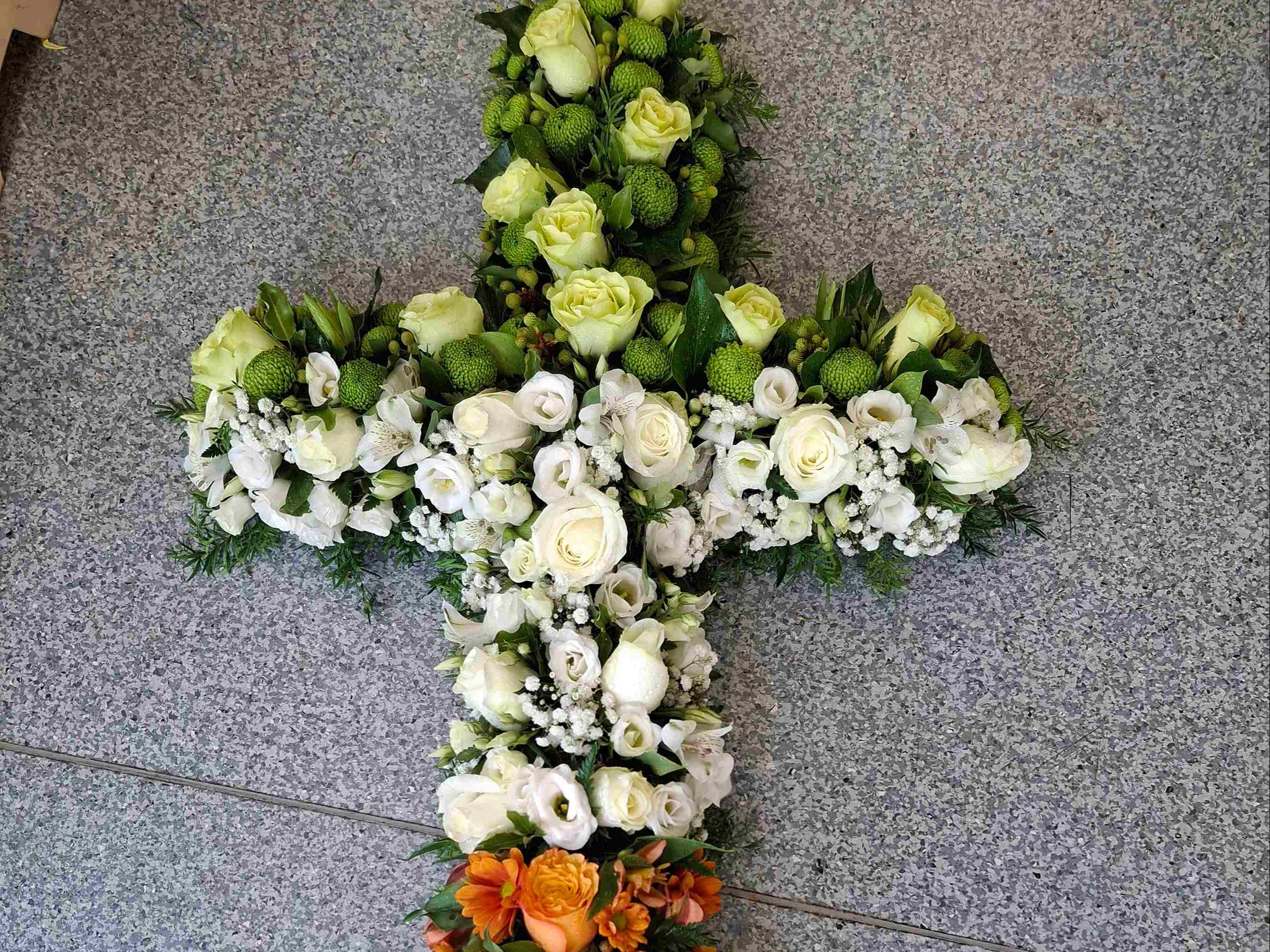 Personalised flower arrangements - Co-op Funeralcare