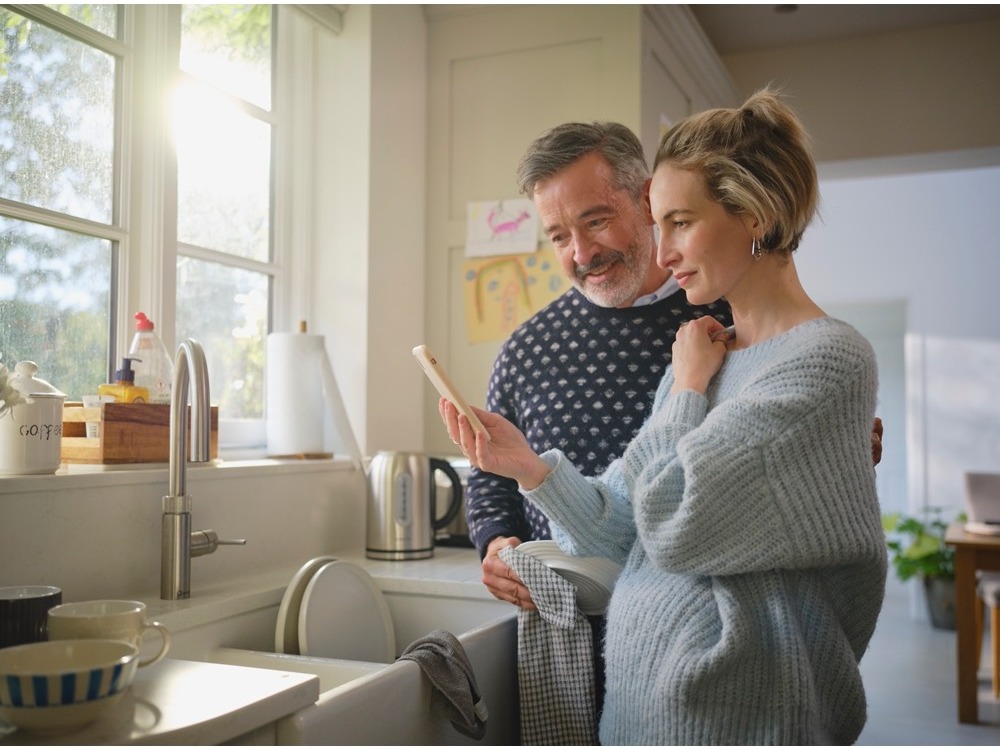 Kitchen Chatting Dad Daughter Phone 3