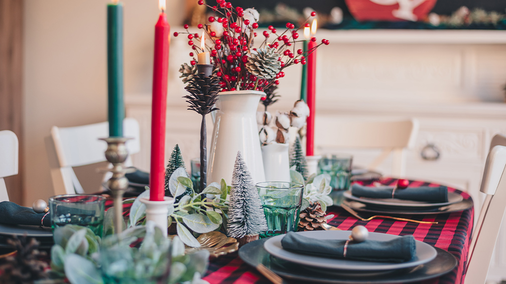 Set-a-Place-at-the-Dinner-Table-1008x567