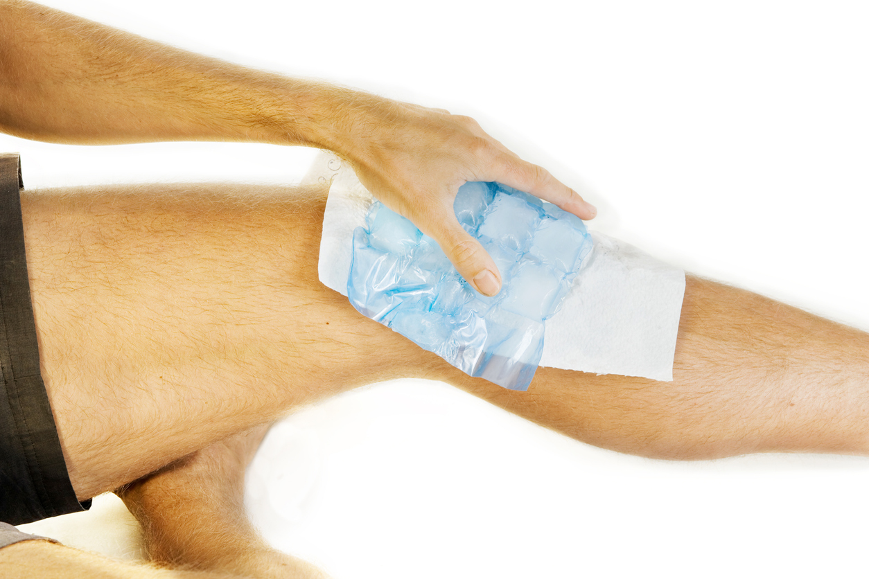 ice-pack-on-knee-joint