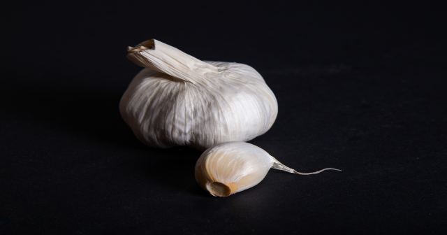 Garlic bulb remedy for a cold