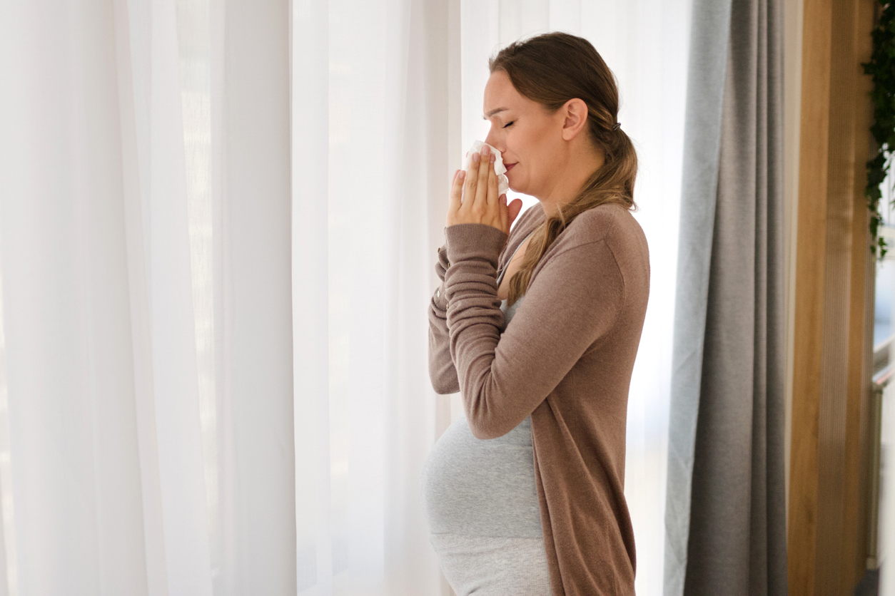 Hay fever in pregnancy: which treatments are safe?