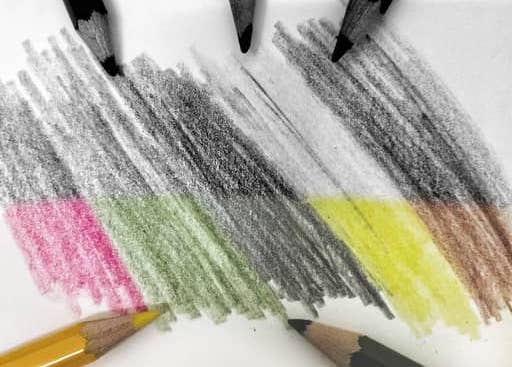 Colouring pencils and grey pencils 