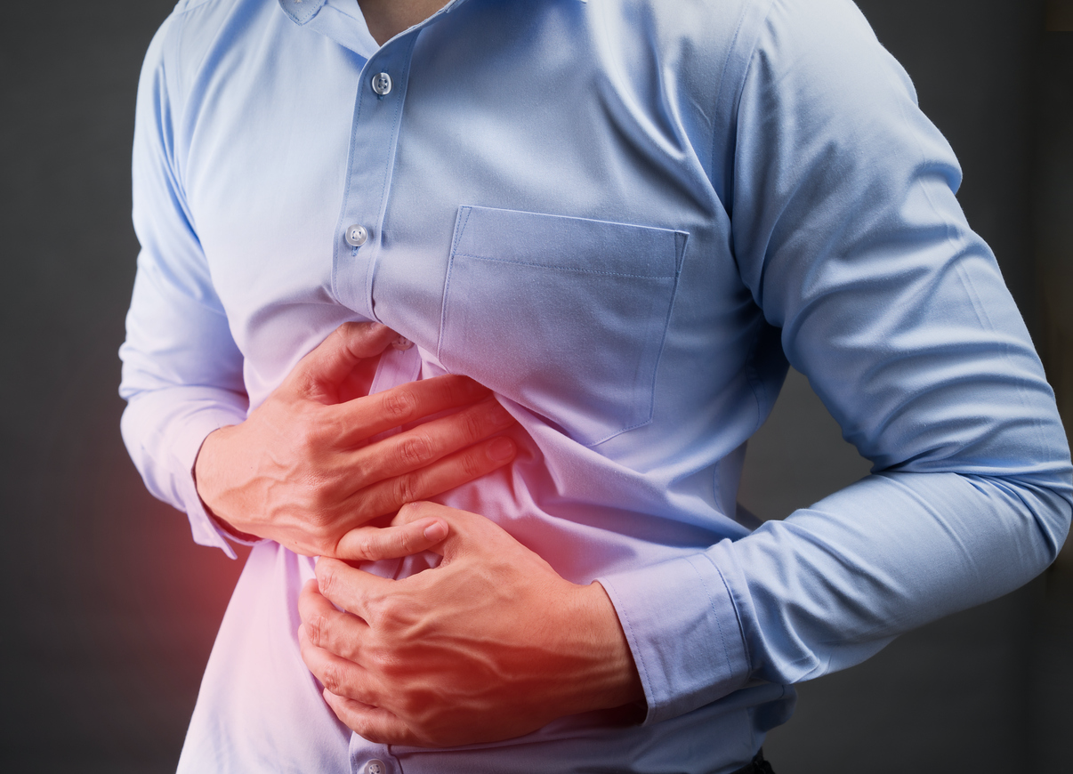 ¿Qué causa el dolor abdominal de la parte superior?